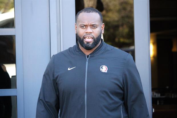 Watch: New LSU Assistant Coach Alex Atkins Works On Blocking With The Tight Ends