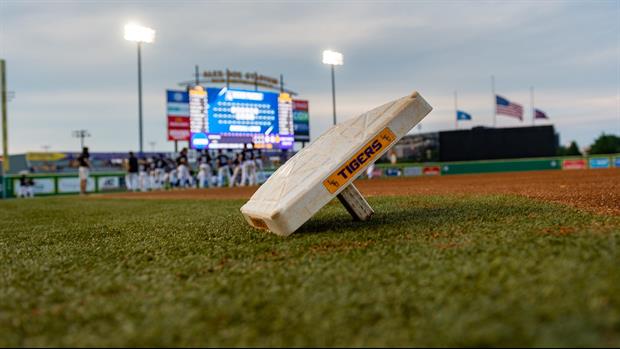 LSU Baseball Report - April 15: Tigers Remain Unranked