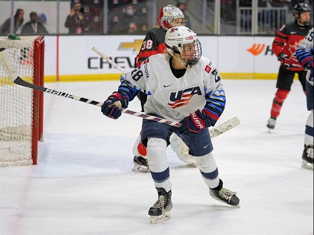USA Hockey's Amanda Kessel Accidentally Slashes And Bloodies Referee In The Face