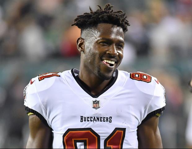 Here Was Antonio Brown’s Reaction To The Bucs Losing This Weekend