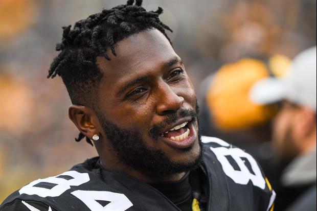 Steelers WR Antonio Brown Gets 'G.O.A.T.' Ring With 1,000 Diamonds, Worth $20k