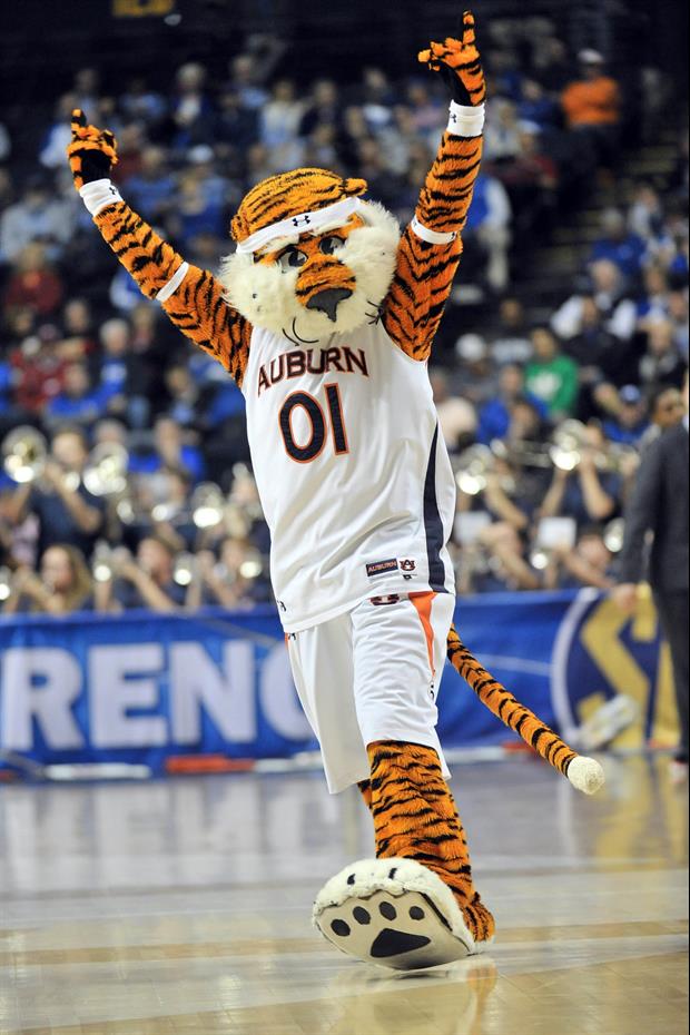 Tuesday's Auburn Basketball Game Featured This Well Thought Out & Dumb Referee Sign