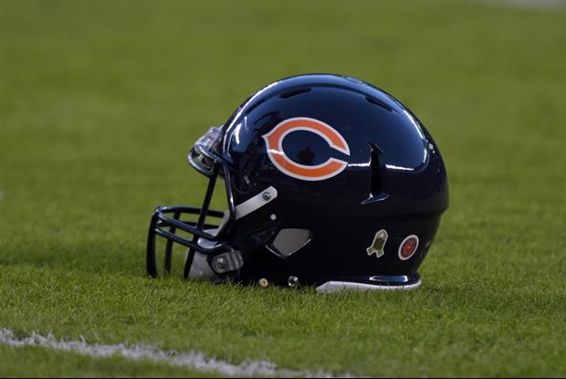 Watch The Amazing Ovation Bears Fans Gave Gale Sayers Who Suffers From Dementia