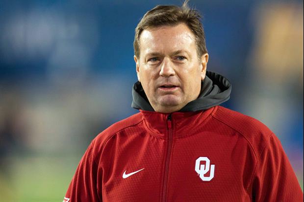 Watch Golfer Taylor Cusack Impress Bob Stoops On The Tee