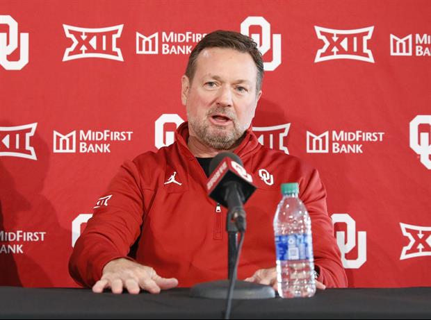 Your First Look At Bob Stoops With His Temporary Oklahoma Team