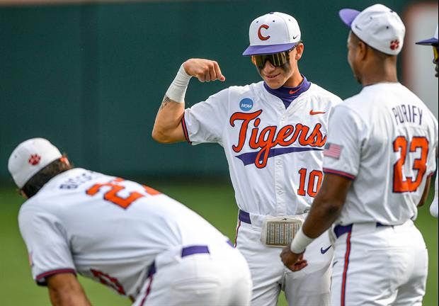 Clemson Outfielder Makes Insane Catch To Save Seaon