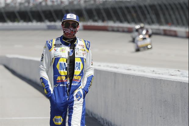 Here's Chase Elliott Giving Kyle Busch The Finger After He Turned Him At Toyota 500