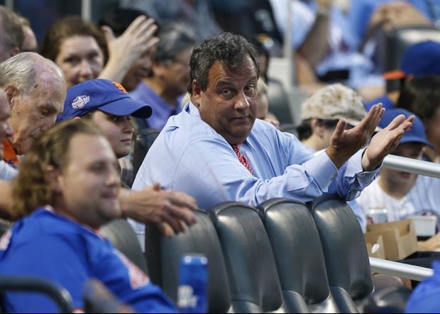 Chris Christie Catches Foul Ball At Mets Game & Get Booed Immediately