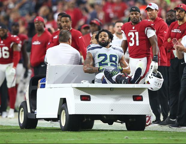 Video of Seattle Safety Earl Thomas Flips Off Seahawks Bench While Getting Carted Off For Injury