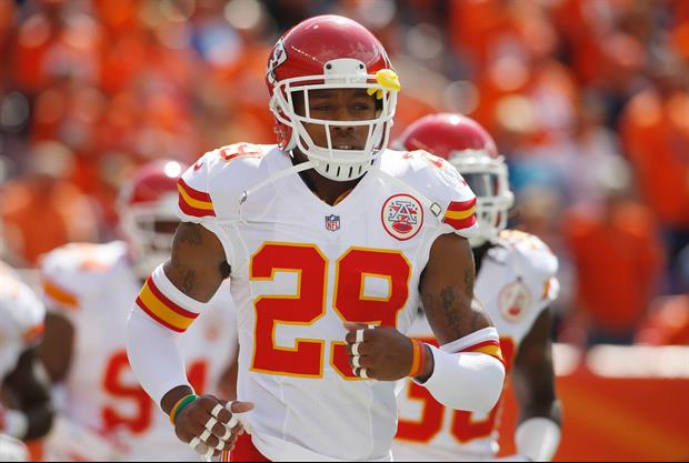 Tennessee Honoring Eric Berry With Special Helmet Sticker
