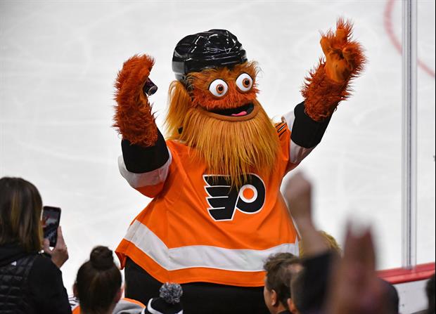 Philadelphia Flyers Mascot Gritty Has A Better Golf Swing Than You