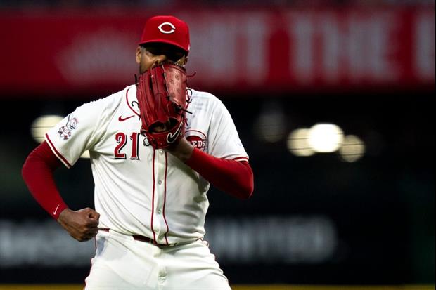 Reds Pitcher Hunter Greene Vomits In Glove On Mound During Game