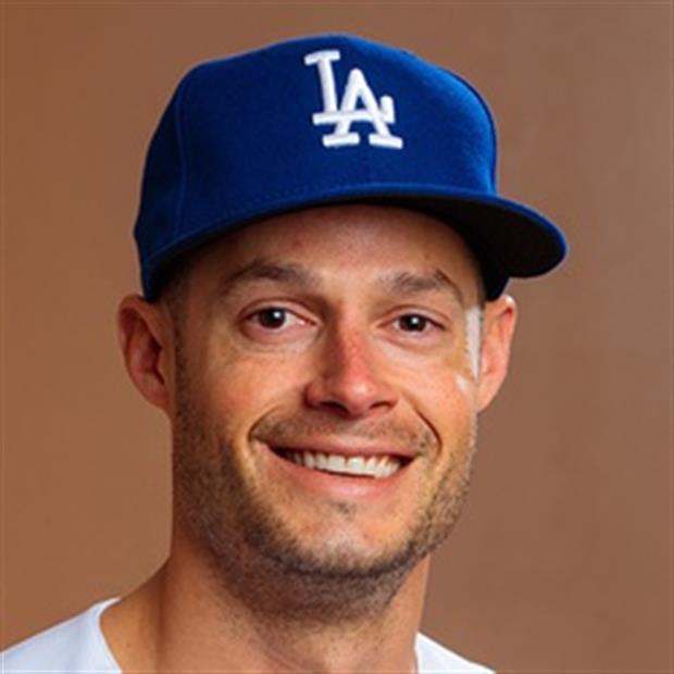 Dodgers Pitcher Joe Kelly Threw His Back Out While Boiling Crawfish For 5 Hours