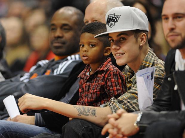 Here's Justin Bieber Getting In A Fist Fight After Wednesday's Cavs Game