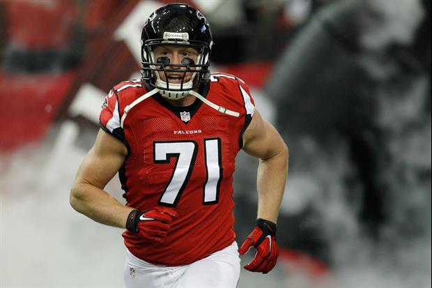 Falcons DE Kroy Biermann Is Having Fun With His Wife On Vacation