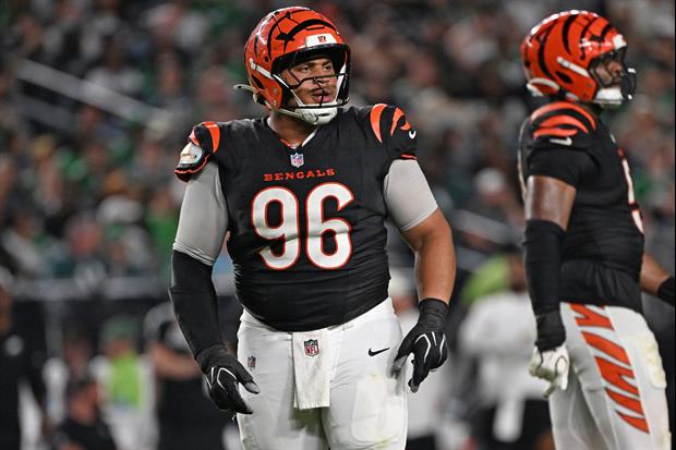 Navy Alum Landon Robinson Arrived In Service Dress For His First NFL Game W/ Bengals