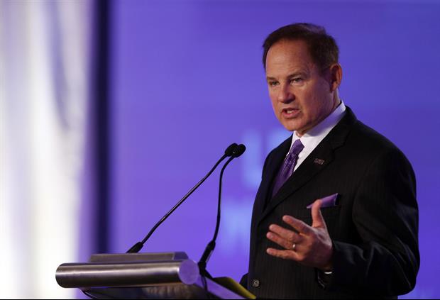 Les Miles Was Annoyed With This Question At His Kansas Introductory Presser