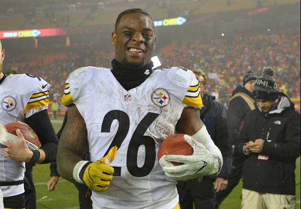 Watch Steelers RB Le’Veon Bell Gift His Offensive Line With Big Boy Watches