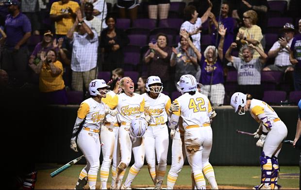 Inside The Park Grand Slam Lifts No. 22 LSU Softball Over Ole Miss, 6-4