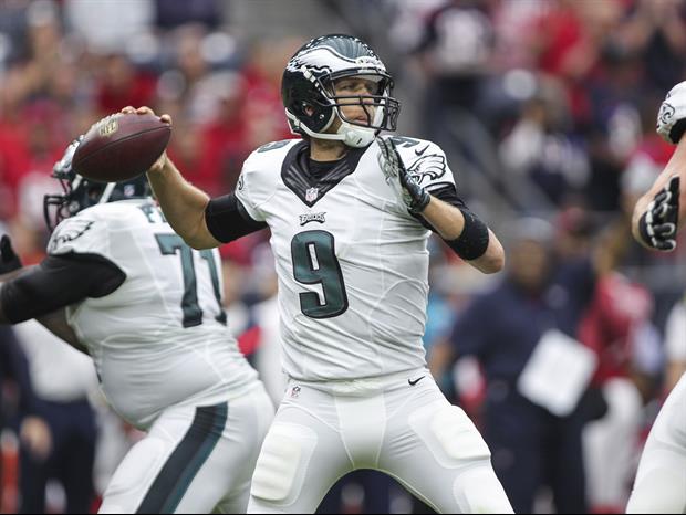 Philadelphia Eagles quarterback Nick Foles will be out indefinitely with a broken collarbone.