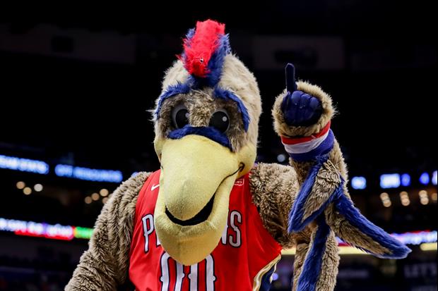 Marriage Proposal Goes Down During Pelicans Kiss Cam, here's video.......
