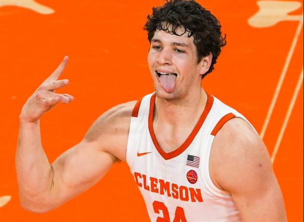 Clemson Basketball Held Practice In Airport Hangar After Their Flight To NYC Was Rerouted