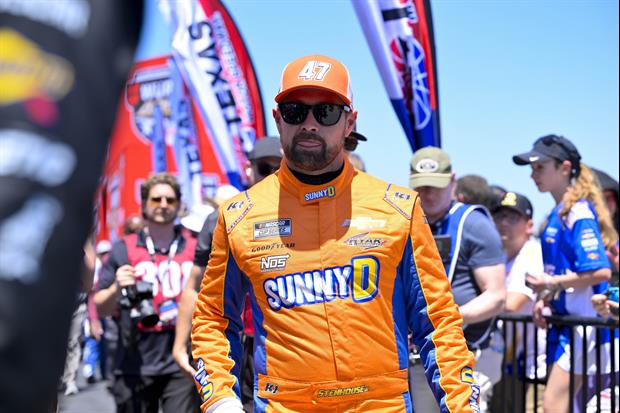 NASCAR's Ricky Stenhouse Jr. Honoring Hulk Hogan W/ Race Day Paint Job, Decal