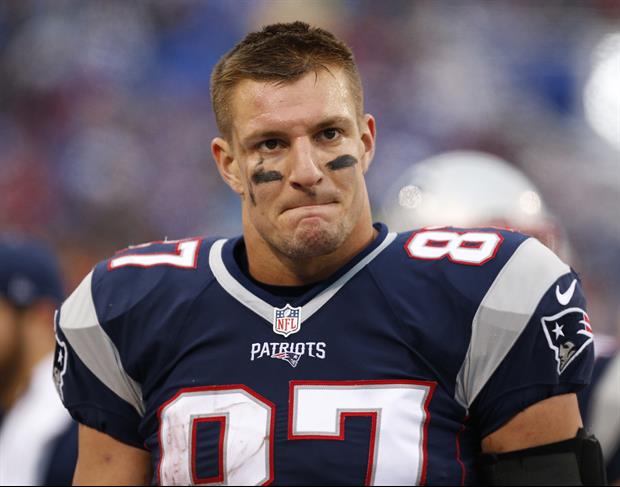 Former Patriots TE Rob Gronkowski came out of retirement to catch a pass from singer Luke Bryan on s