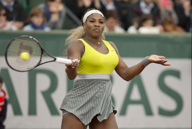 Here's Serena Williams & Her Booty Doing Some Weird Dance