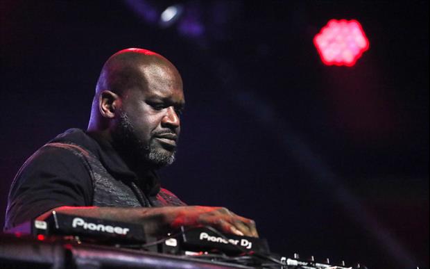 Watch Shaq Dive Headfirst Into A Crowd And Losr His Mind At Lost Lands Festival