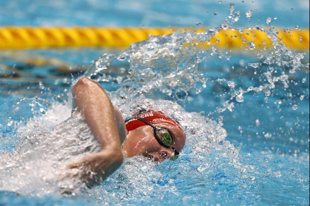 U.S. Swimmer Sierra Schmidt Has Quite The Pre-Race Dance