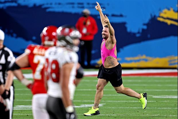 The Super Bowl LV Streaker Got The Tecmo Bowl Treatment