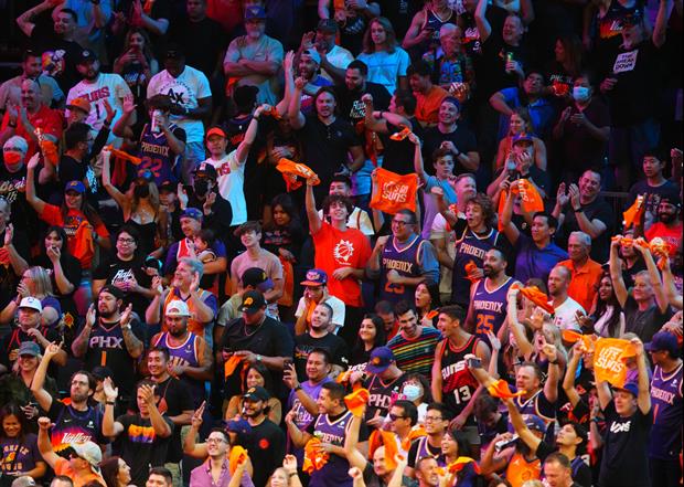 Suns And Clippers Fans Brawl  In Concourse After Game 1