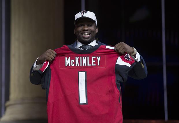 Falcons #1 Pick Takk McKinley Hilariously Dances After Signing $10M Contract