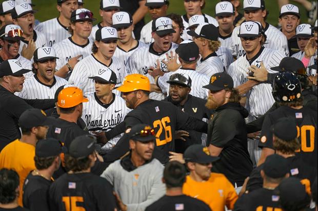 Tennessee & Vanderbilt Players Had To Be Separated After Sunday's Game In Knoxville