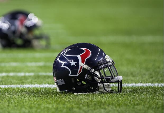 Free Agent Joe Anderson Waits Outside Stadium For Texans Tryout