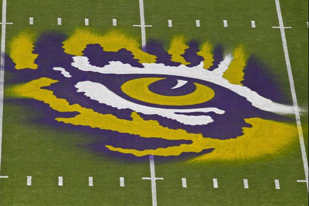 Watch: ESPN's Marty Smith Helps Paint The Tiger Eye At Death Valley