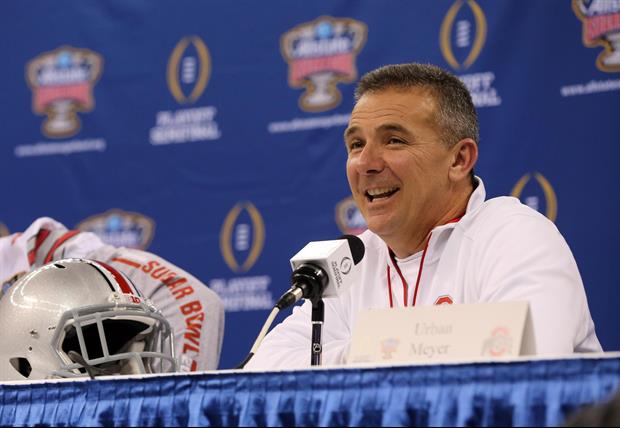 Urban Meyer Photobombed His Daughters On Vacation