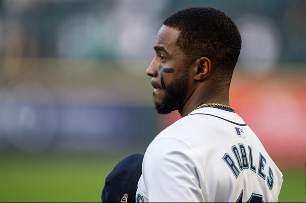 Mariners Outfielder Victor Robles Has Meltdown, Threw His Bat At Pitcher