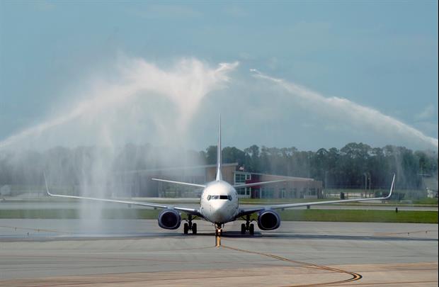 Watch: LSU Baseball Plane Receives Water Cannon Salute Before Departing Omaha Airport