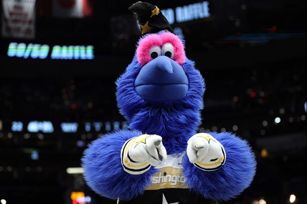 NBA Suspends Lakers' Jaxson Hayes For This Shove To Wizards Mascot